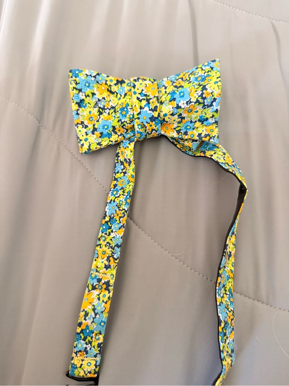 Cremeiux bow tie